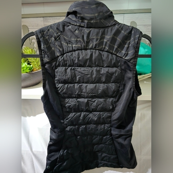 Lululemon Down for it all - reflective rhythm Black down vest. Black, Size 4 - Picture 6 of 12